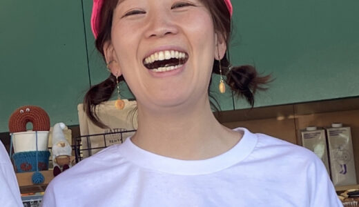 40クスッと笑える顔の刺繍バッヂの展示と販売　